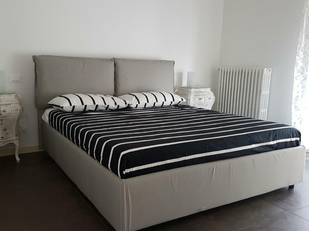 Casa Savoia Lejlighed Desenzano del Garda Eksteriør billede