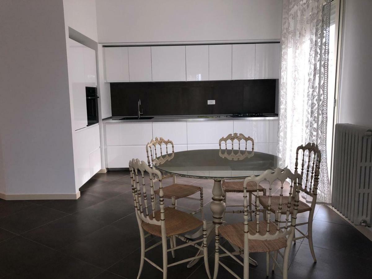 Casa Savoia Lejlighed Desenzano del Garda Eksteriør billede